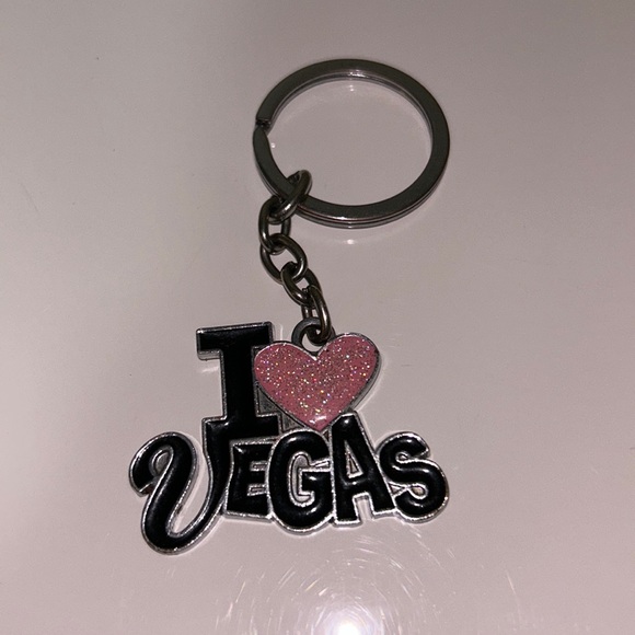 FREE (with buy) I 🩷 VEGAS Keychain - Picture 1 of 1